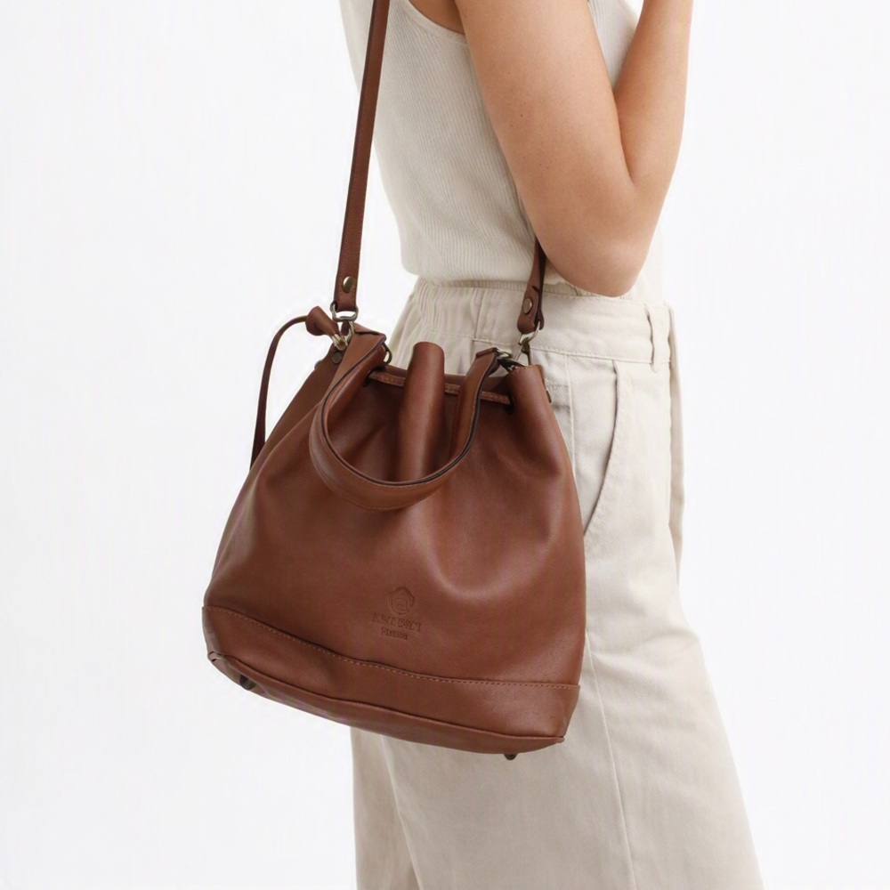 I MEDICI Firenze Drawstring Bucket Bag Shoulder Crossbody Leather Adjustable